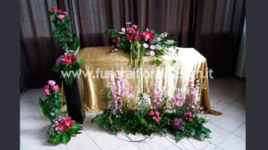 Allestimento floreale casa funeraria fiori artificiali
