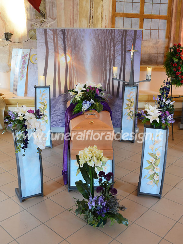 Addobbo fiori finti camera ardente funerale