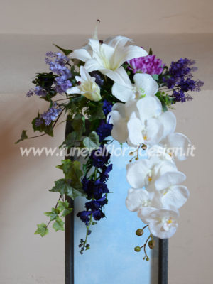 Composizione funebre decorativa cascante fiori artificiali